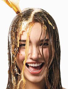 Девушка с мокрыми волосами
